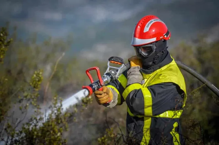 Canicule historique en France : des records de chaleur et un risque extrême de feux de forêt