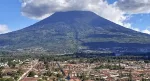 Incendie sur le volcan Agua près d'Antigua, Guatemala