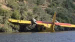 Portugal: a Spanish Canadair aircraft grounded on the Tagus in the middle of the fire season