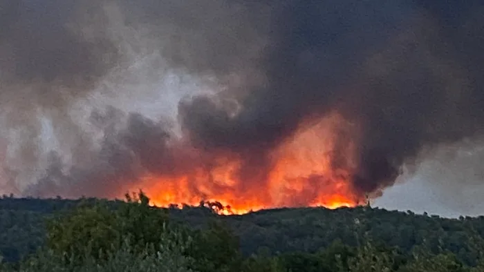 Var : reprise de l'incendie du Gros Bessillon, 700 pompiers mobilisés et nouvelles évacuations à Correns