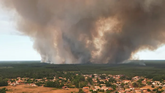 Gironde : l’incendie géant de Saumos officiellement éteint après 42 000 hectares parcourus