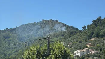 Incendie à Châteauneuf-Villevieille - Alpes-Maritimes - 19 juin 2026 - Feux de forêts et d'espaces naturels