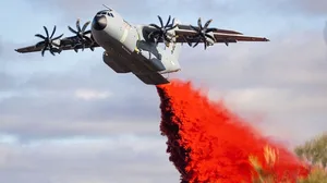 Incendie à L’A400M de l’armée française réussit ses premiers essais comme bombardier d’eau ! : le feu est éteint