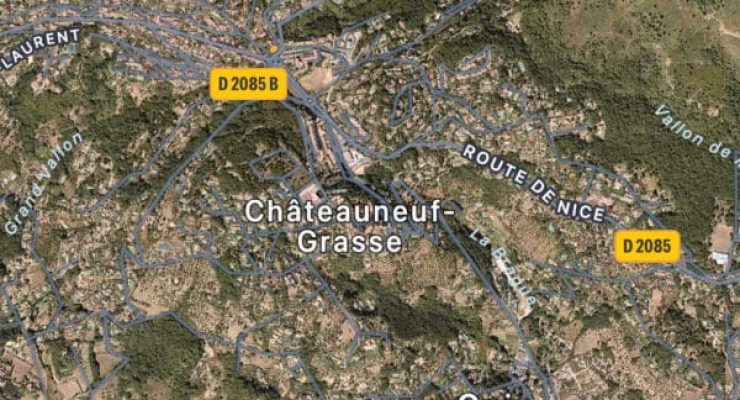 Un départ de feu est signalé sur la commune de Châteauneuf-Grasse située dans le département des Alpes-Maritimes (06), en région Provence-Alpes-Côte d'Azur.